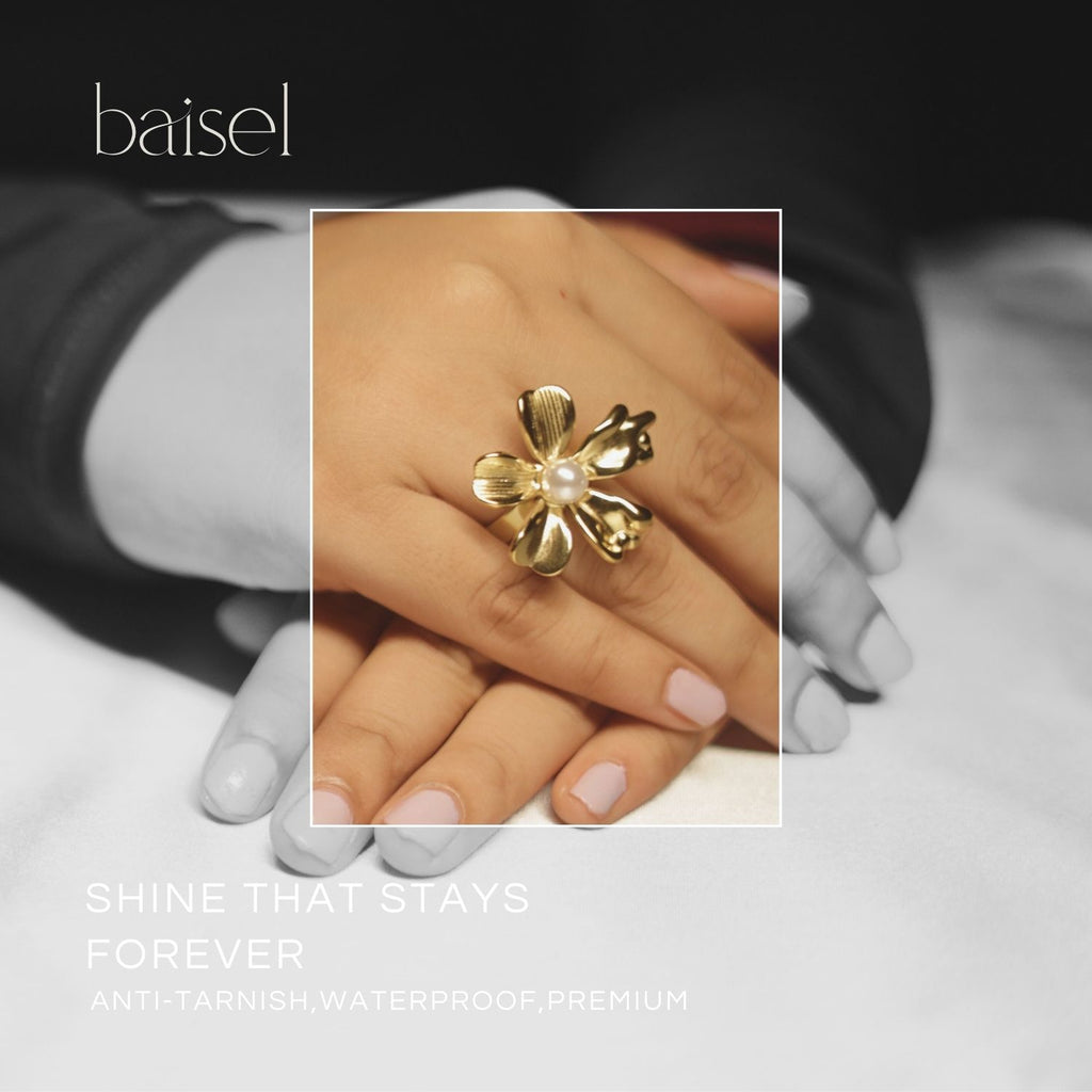 Pearl Bloom Finger Ring