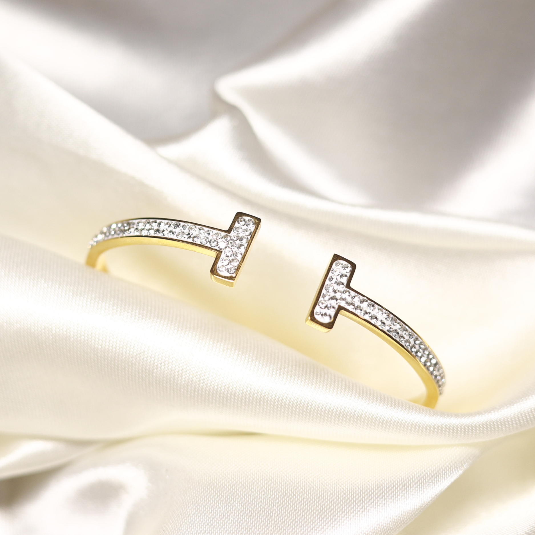 Timeless T-Cuff Sparkle Bracelet